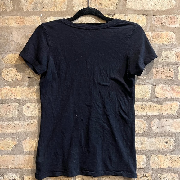 Classic & Comfortable Black V-Neck T-Shirt - Arizona Jean Co. (Size Medium) - Picture 2 of 3